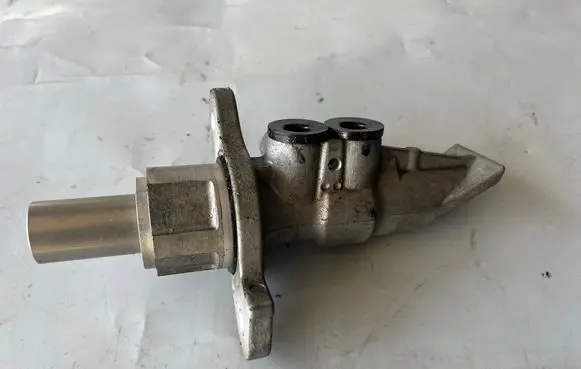 Dodge Durango III Master brake cylinder 