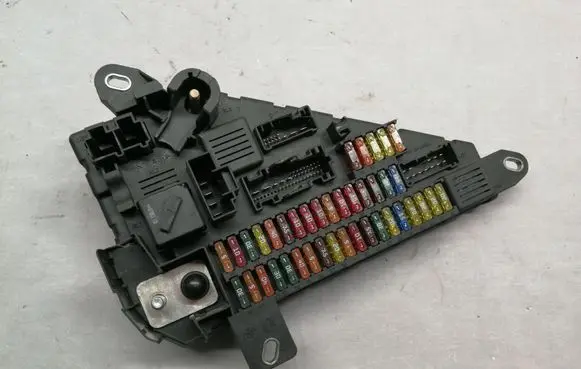 BMW 5 E60 E61 Fuse box set 6906619