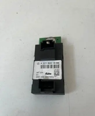 Mercedes-Benz S W221 Aerial antenna amplifier A2218201889 06T234 12415000
