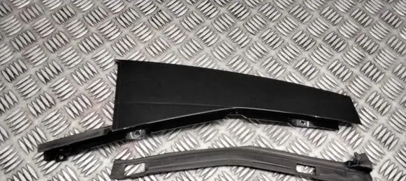 Volvo V70 Rear door glass trim molding 31253756 30779496