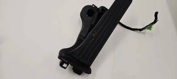 Volkswagen PASSAT B6 Accelerator throttle pedal 1K1721503L 6PV00860000
