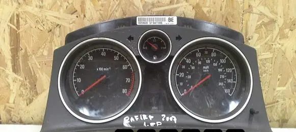 Opel Zafira B Speedometer (instrument cluster) 13251608