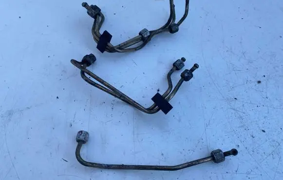 Volvo S80 Fuel injector supply line/pipe 