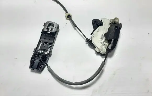 Volkswagen Golf VII Coupe door lock (next to the handle) 5K1837015E 5N0837017E