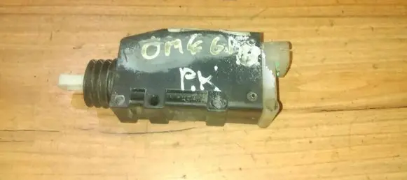 Opel Omega B1 Central locking motor 