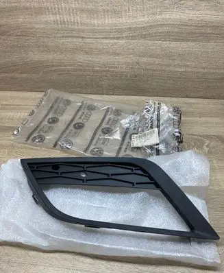 Seat Leon (5F) Front fog light trim/grill 5F0853665A