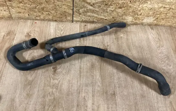 Engine coolant pipe/hose