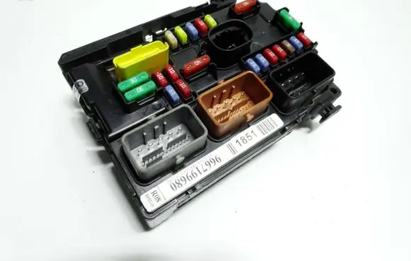 Citroen DS3 Fuse module 9667199680