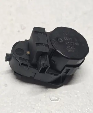 BMW 5 E60 E61 Heater blower fan relay 6962984 08683 210808