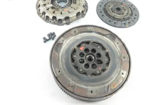 BMW 1 E81 E87 Dual mass flywheel 638467