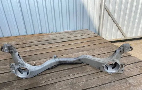 Volkswagen Touareg II Engine mounting bracket 7L8199207A MN56966