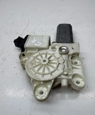 Toyota Corolla E120 E130 Rear door window regulator motor 6984002100 06680 0130822032