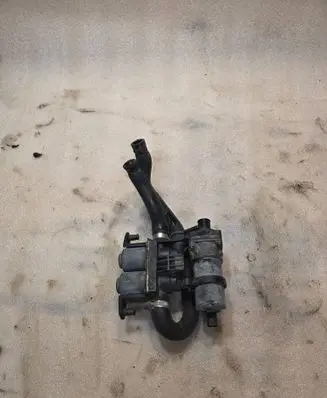 BMW 7 E38 Coolant heater control valve 8374994 1147412135