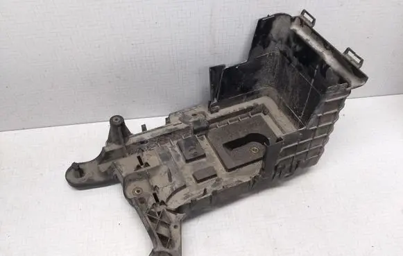 Volkswagen Golf V Battery tray 1K0915333