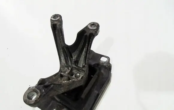 Ford Focus Engine mount bracket