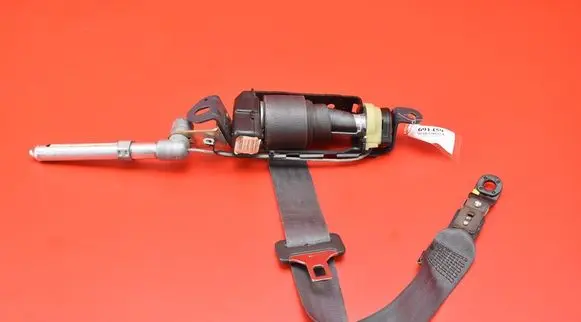 Volvo XC70 Front seatbelt 9206503