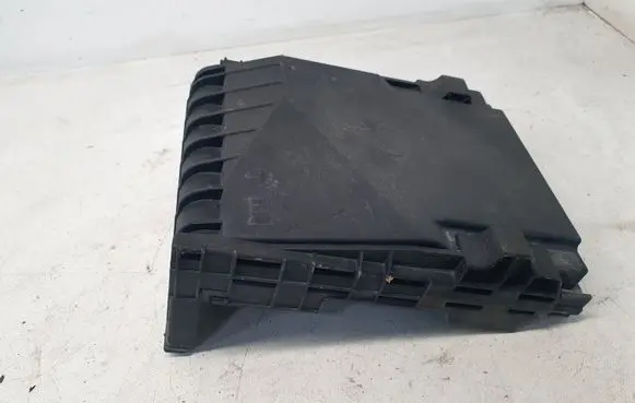 Volkswagen Golf V Fuse box cover 1K0937132F