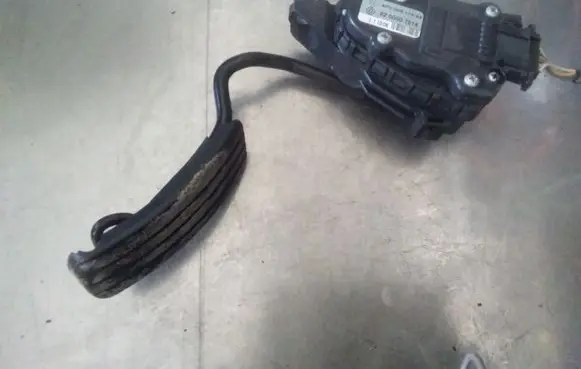 Renault Espace - Grand espace IV Accelerator pedal position sensor 8200007514 6PV00811923