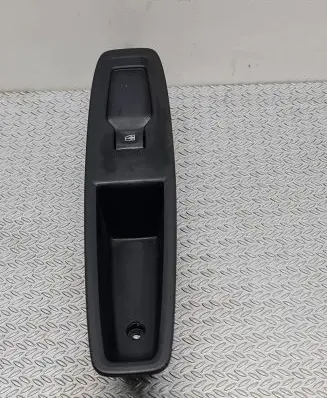 Renault Zoe Electric window control switch 829505138R