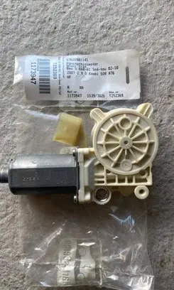 BMW 5 E60 E61 Front door window regulator motor 67626981141 1173947 6981142