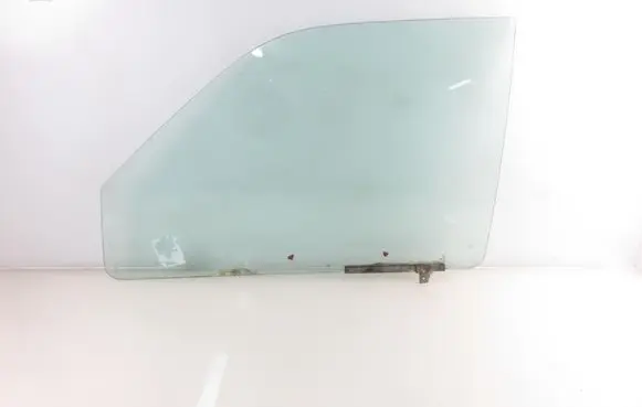 Mitsubishi Pajero Front door window glass four-door 