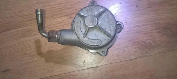 Renault 19 Vacuum pump 72117205 7.21172.05