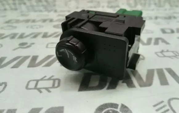Nissan Qashqai Wing mirror switch