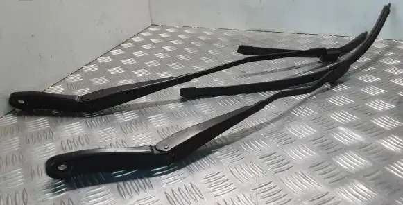 Volvo V40 Front wiper blade arm 31276059 31276060