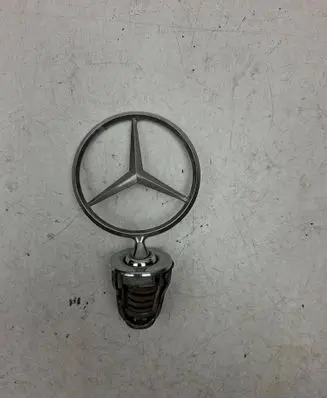Mercedes-Benz E W124 Manufacturer badge logo/emblem 