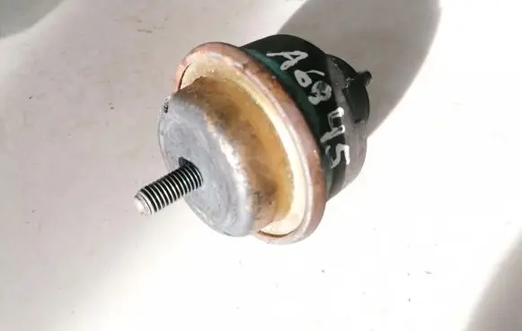 Peugeot Partner Engine mount bracket