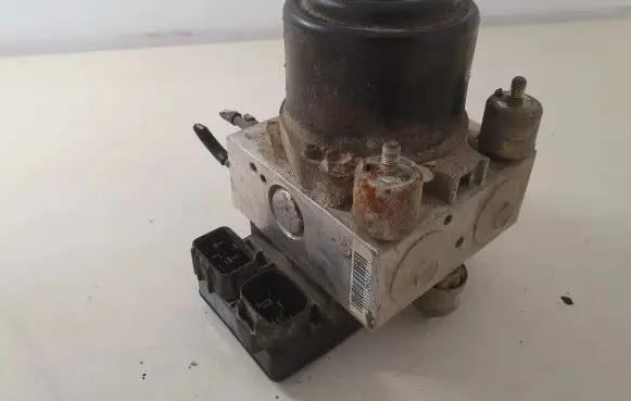 Toyota Land Cruiser (HDJ90) ABS Pump 4451060030