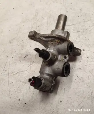 KIA Sorento Master brake cylinder