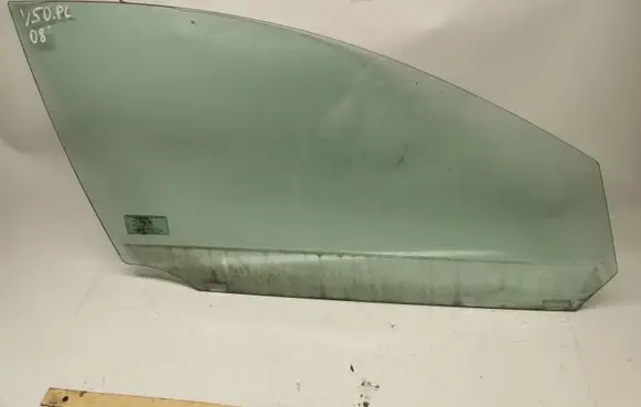 Volvo V50 Front door window glass four-door
