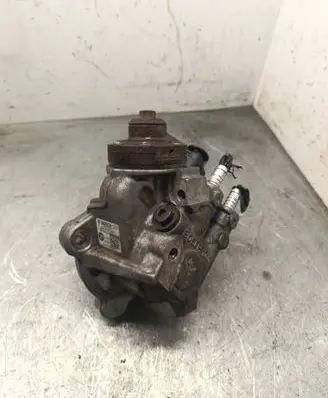 BMW 5 F10 F11 Fuel injection high pressure pump 7810696 0445010517