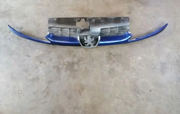 Peugeot 206 Front bumper upper radiator grill 9628934280
