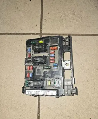 Citroen Berlingo Fuse box set U118470005 BSMB5 9650618280