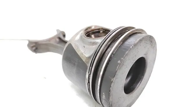 Mitsubishi Outlander Piston with connecting rod