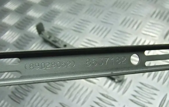 Volvo XC90 Headlight/headlamp mounting bracket 