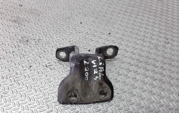 Mitsubishi L200 Rear door upper hinge