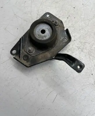 Peugeot 3008 I Engine mount bracket
