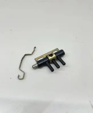 Mercedes-Benz S W116 Valve vacuum 