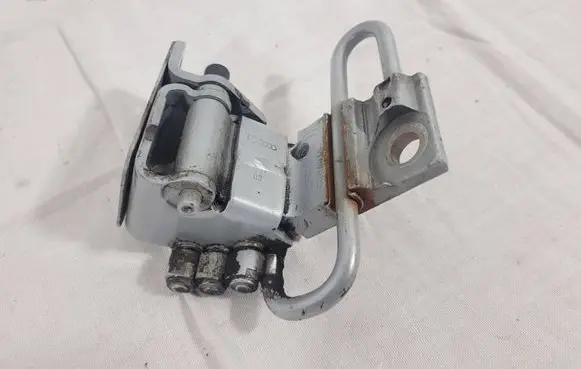 Audi A4 S4 B6 8E 8H Front door lower hinge 8E0831412B EDS2203D