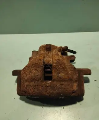 Front brake caliper