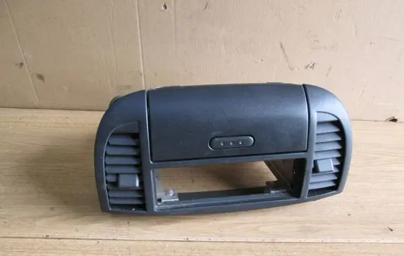 Nissan Micra Rear air vent grill