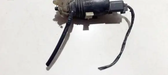 BMW 5 E39 Windscreen/windshield washer pump 67128377612