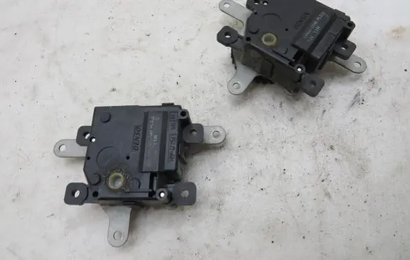 Toyota Auris E180 A/C air flow flap actuator/motor KRIS235789
