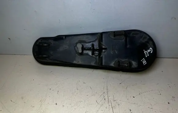 Volkswagen Golf III Headlight/headlamp dust cover 