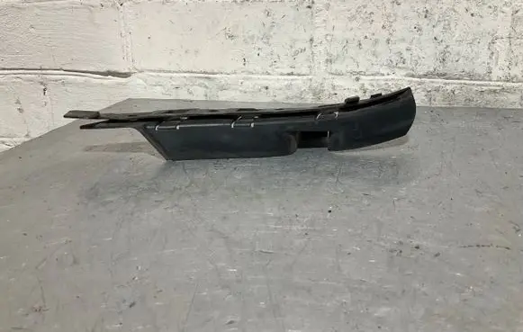 Front bumper mounting bracket