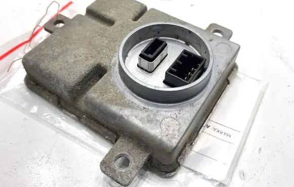 Audi A5 8T 8F Voltage converter/converter module 8K0941597