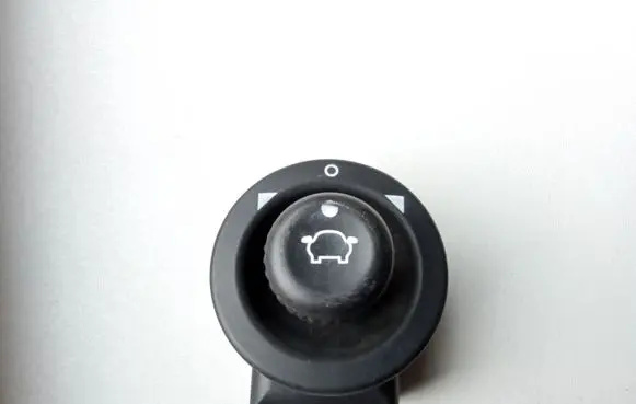 Ford Focus Wing mirror switch 93BG17B676BB